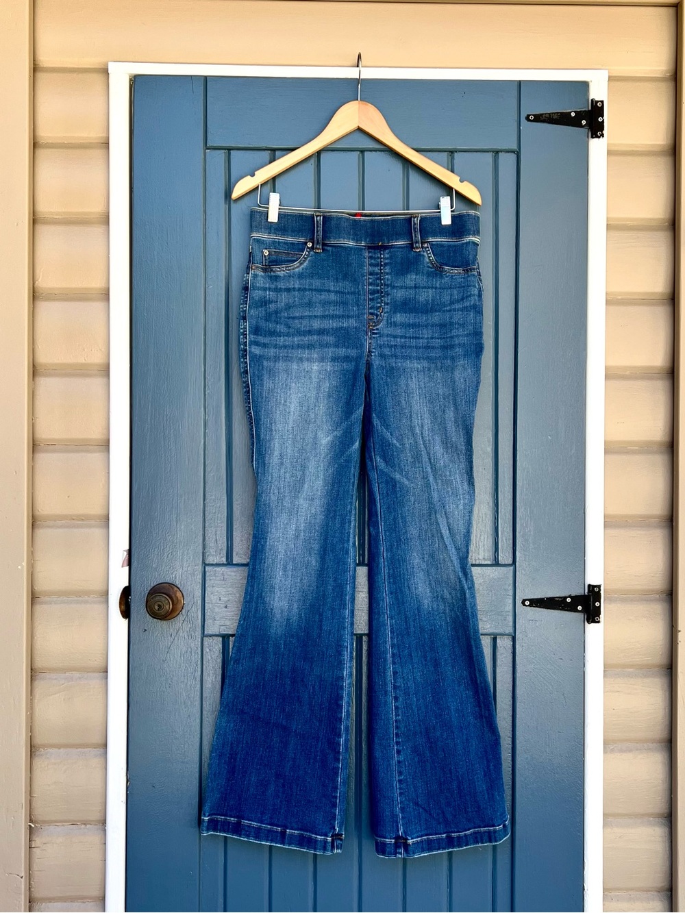 SPANXshape EveryWear Flare Pull Up
Jeans Blue Women’s Size L